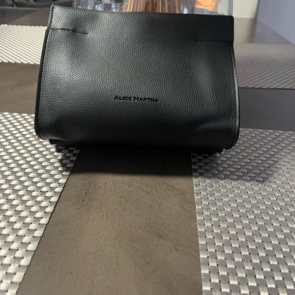 Adorable clutch from Alice Martha - Picture 1 of 6